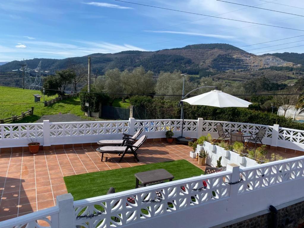 Appartamento Bilbo Near Atico Rural Con Terraza Basauri Esterno foto